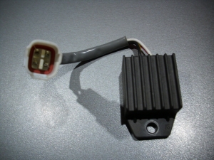 VOLTAGE REGULATOR           04